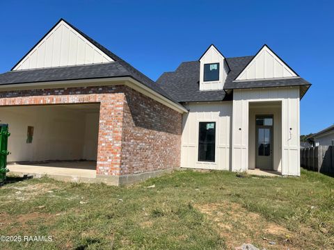 Photo of 302 Queenstown Avenue, Youngsville, LA 70592 (MLS # 2500001467)