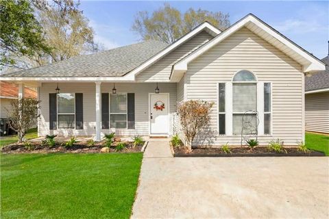 Photo of 755 Labarre Street St, Mandeville, LA 70448 (MLS # NO2544552)