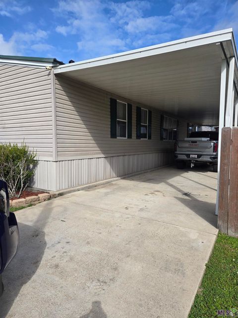 Photo of 402 Sandi Drive Dr, Patterson, LA 70392 (MLS # BY2026007520)