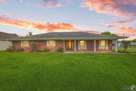Photo of 1413 St Charles St ST, Breaux Bridge, LA 70517 (MLS # BR2026009376)