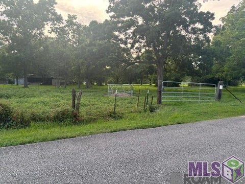 Photo of C-6 Privacy Ln, Gonzales, LA 70737 (MLS # BR2026015102)
