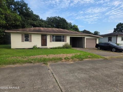 Photo of 1302 Versailles CRES, New Iberia, LA 70560 (MLS # 2600007056)
