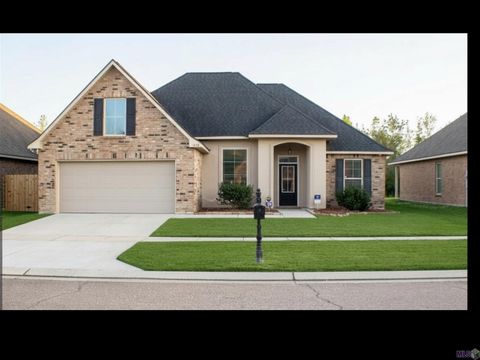 Photo of 1322 Pine Bluff Ave Ave, Zachary, LA 70791 (MLS # BR2026005488)