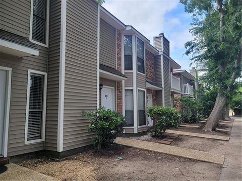 Photo of 839 E Boyd Drive DR #C, Baton Rouge, LA 70808 (MLS # NO2557234)