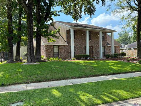 Photo of 5131 Hickory Ridge Bl Blvd, Baton Rouge, LA 70817 (MLS # BR2026009885)