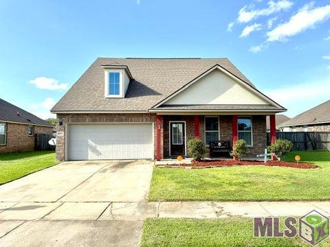Photo of 8895 Cherry Laurel Ave AVE, Zachary, LA 70791 (MLS # BR2026014122)
