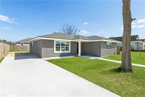 Photo of 4619 Sandalwood Drive St, New Orleans, LA 70127 (MLS # NO2543911)