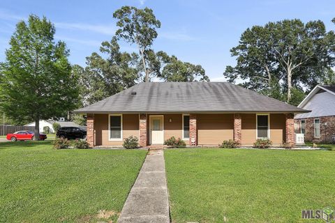 Photo of 5915 Cedar Creek Dr Dr, Baton Rouge, LA 70817 (MLS # BR2026009249)
