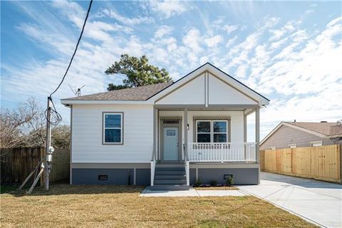 Photo of 2917 Palmetto Street, Chalmette, LA 70043 (MLS # NO2537647)