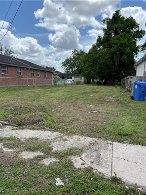 Photo of 2052 Sumpter Street St, New Orleans, LA 70122 (MLS # NO2551998)