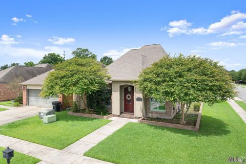 Photo of 704 Fall Creek Dr Dr, Baton Rouge, LA 70810 (MLS # BR2026009827)
