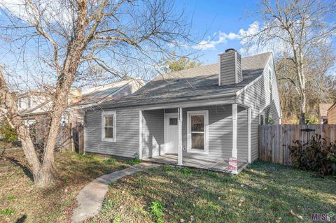 Photo of 1483 Lila St, Baton Rouge, LA 70820 (MLS # BR2026000294)