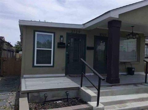 Photo of 3727 Roneagle Way Way, New Orleans, LA 70122 (MLS # NO2557841)