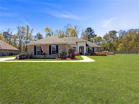 Photo of 339 Sawgrass Loop Loop, Covington, LA 70435 (MLS # NO2548095)