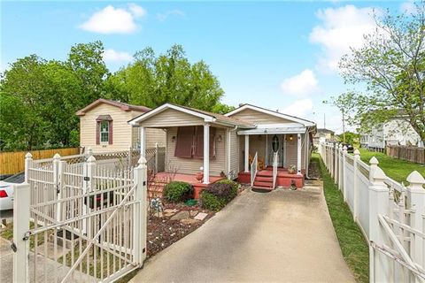 Photo of 2640 Piety Street St, New Orleans, LA 70117 (MLS # NO2554988)