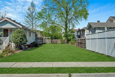 Photo of 313 S Saint Patrick Street, New Orleans, LA 70119 (MLS # NO2543761)