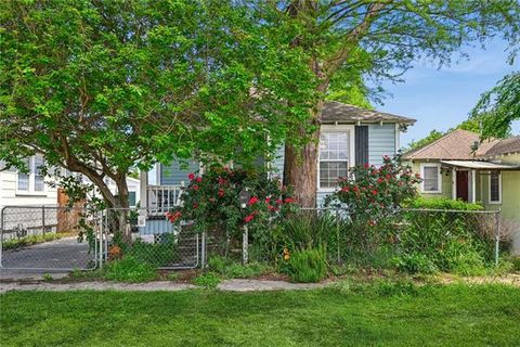 Photo of 527 Grefer Avenue Ave, Harvey, LA 70058 (MLS # NO2552709)