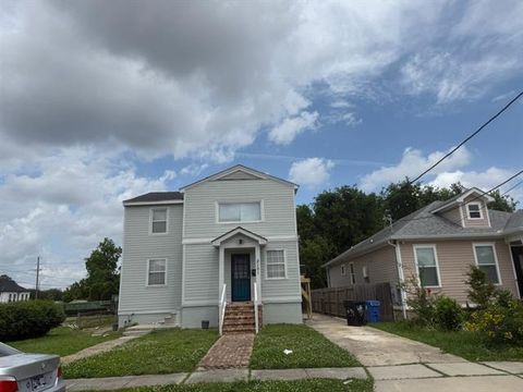 Photo of 2151 Robin Street St, New Orleans, LA 70122 (MLS # NO2545090)