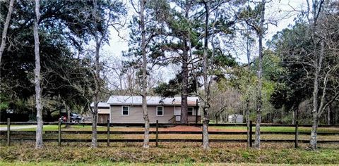 Photo of 76118 Beverly Drive Dr, Covington, LA 70435 (MLS # NO2539946)