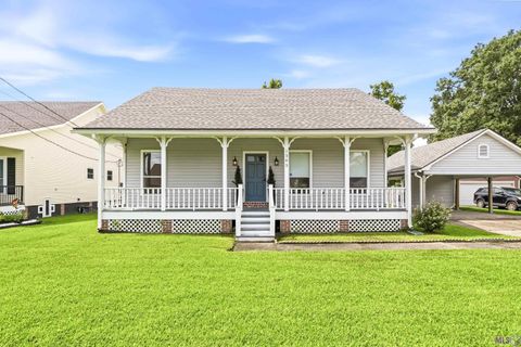 Photo of 1305 E Tiffani St, Gonzales, LA 70737 (MLS # BR2026011295)