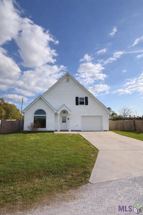 Photo of 135 Sleepy Hollow Court Ct, Schriever, LA 70395 (MLS # BY2026005509)