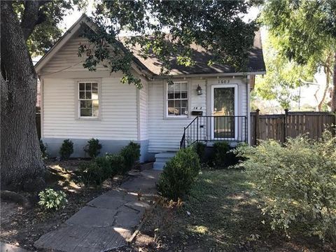 Photo of 1603 S Rendon Street St, New Orleans, LA 70125 (MLS # NO2549457)