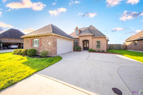 Photo of 6107 Waterford Ln Ln, Sorrento, LA 70778 (MLS # BR2026008750)