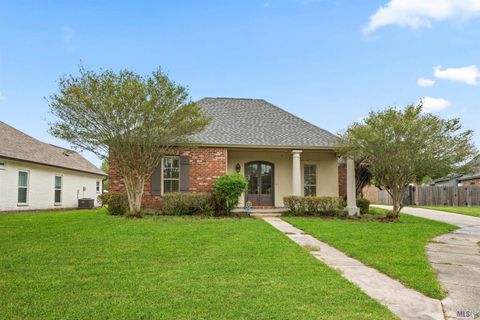 Photo of 10749 Hillwood Ave Ave, Baton Rouge, LA 70810 (MLS # BR2026006351)