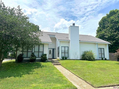 Photo of 9786 Kinglet Dr Dr, Baton Rouge, LA 70809 (MLS # BR2026010417)
