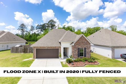 Photo of 28315 Natchez Trace Trce, Denham Springs, LA 70726 (MLS # BR2026006942)