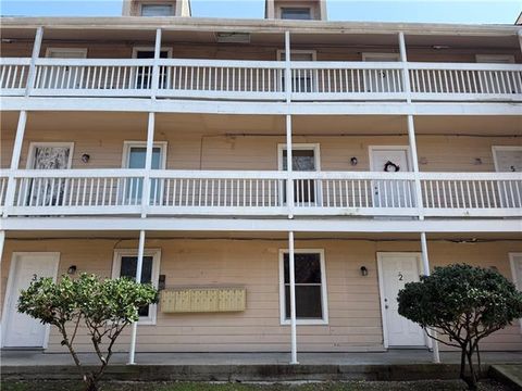 Photo of 4841 Zenith Street St #4, Metairie, LA 70001 (MLS # NO2545125)