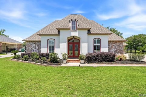 Photo of 2095 High Point Dr Ave, Zachary, LA 70791 (MLS # BR2026008294)
