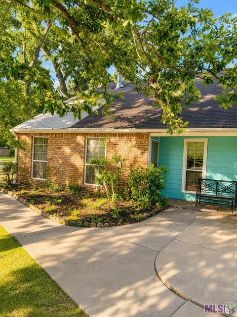 Photo of 10914 Red Oak Dr Dr, Baton Rouge, LA 70815 (MLS # BR2026009206)
