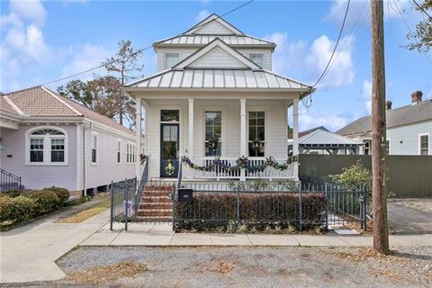 Photo of 1922 Cadiz Street St, New Orleans, LA 70115 (MLS # NO2542808)