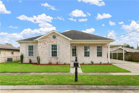 Photo of 2705 Pecan Drive, Chalmette, LA 70043 (MLS # NO2546964)