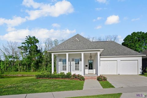 Photo of 13839 Shore Beck Dr Dr, Baton Rouge, LA 70810 (MLS # BR2026008402)