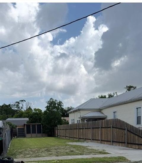 Photo of 609 Rupp Street St, Gretna, LA 70053 (MLS # NO2557547)