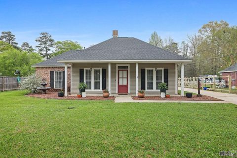 Photo of 10653 Ray Dr Dr, Denham Springs, LA 70706 (MLS # BR2026004466)