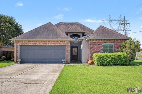 Photo of 11374 Juban Parc Ave Ave, Denham Springs, LA 70726 (MLS # BR2026008933)