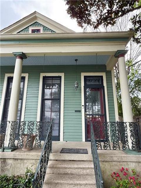 Photo of 7624 Birch Street St, New Orleans, LA 70118 (MLS # NO2552120)