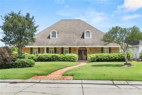 Photo of 10 Chateau Latour Drive DR, Kenner, LA 70065 (MLS # NO2558121)