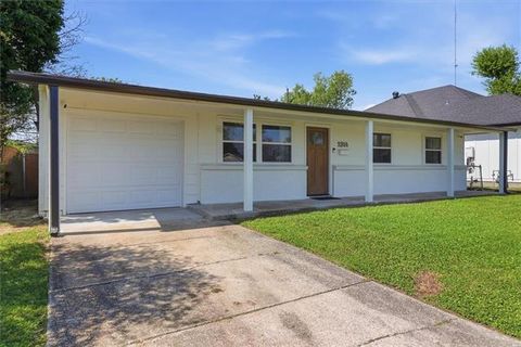 Photo of 1914 Fordham Place Pl, Terrytown, LA 70056 (MLS # NO2548873)