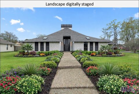 Photo of 5812 Georgetown Ave Ave, Baton Rouge, LA 70808 (MLS # BR2026004065)