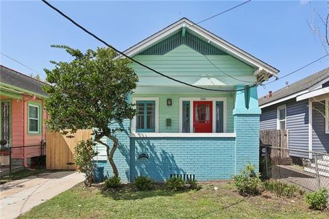 Photo of 1520 Adams Street St, New Orleans, LA 70118 (MLS # NO2545976)