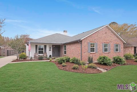 Photo of 7836 Menlo Dr Dr, Baton Rouge, LA 70808 (MLS # BR2026004995)