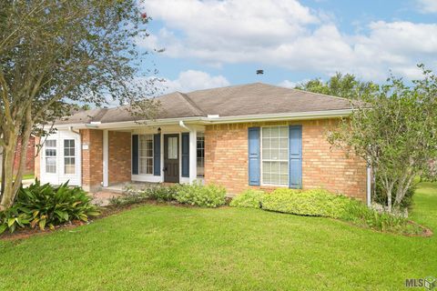 Photo of 121 Rosedown Dr Dr, Thibodaux, LA 70301 (MLS # BY2026012490)