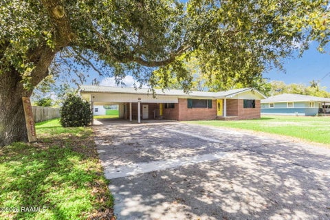 Photo of 2304 Louisiana Drive, New Iberia, LA 70560 (MLS # 2600002066)