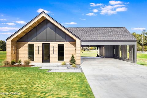 Photo of 100 La Rue Malaga, Broussard, LA 70518 (MLS # 2500005612)