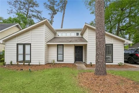Photo of 104 Mchugh Court Ct, Mandeville, LA 70448 (MLS # NO2552027)