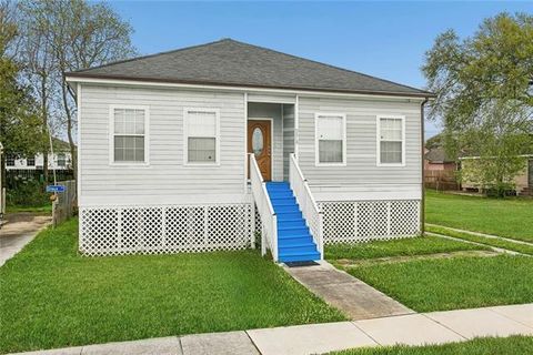 Photo of 5518 Wilton Drive Dr, New Orleans, LA 70122 (MLS # NO2547035)